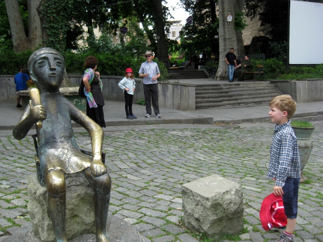 tamada statue