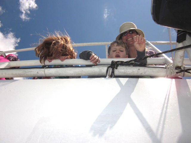 peering up