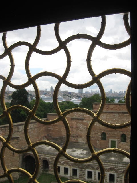 wiggly window grid